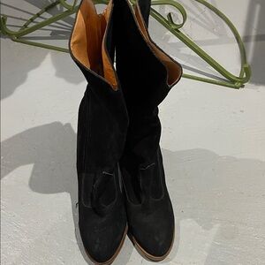 Elegant Black Heeled Boots
